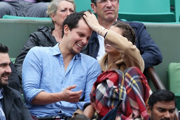 Roland-Garros 2016 : Laury Thilleman roucoule avec son chéri dans les tribunes (photos)