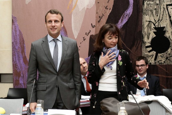 Emmanuel Macron va payer l’ISF : Twitter ironise sur le banquier et son costard