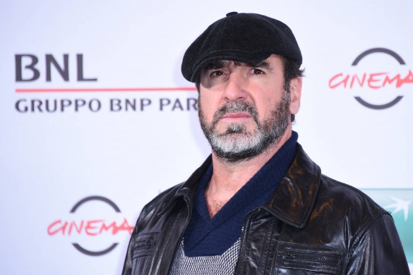 Eric Cantona persiste et signe : il s’attaque à nouveau à Didier Deschamps