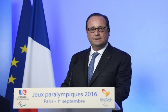 François Hollande agacé de s’être fait voler la vedette… par Julie Gayet !