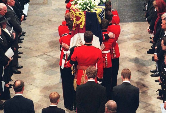 Funérailles de Diana : Le prince Charles a eu peur de se faire tirer dessus