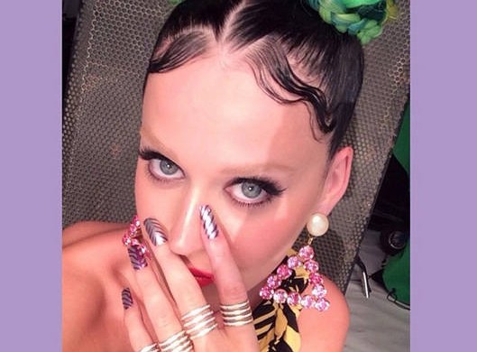 Katy Perry a 32 ans : retour sur ses looks les plus déjantés ! (photos)