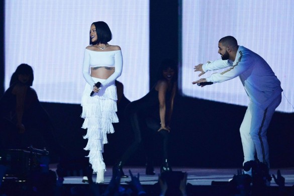 Rihanna : elle tatoue son amour pour Drake !