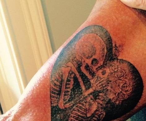 Johnny Hallyday plus amoureux que jamais : découvrez son tatouage romantique pour sa femme Laeticia (Photo)