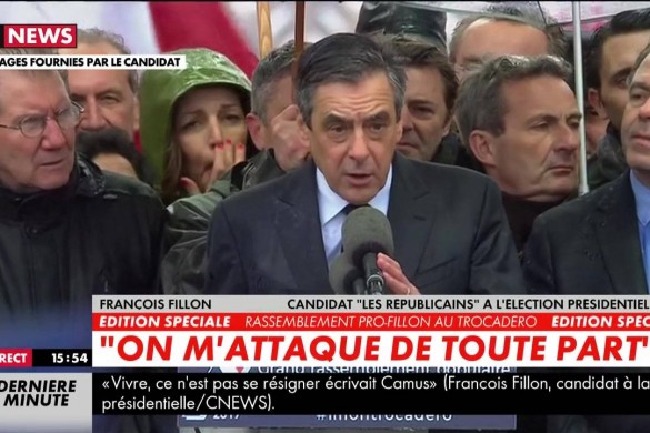François Fillon s’excuse, s’accroche et pointe du doigt ceux « qui fuient le navire »
