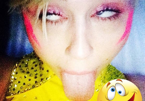 Miley Cyrus se prend pour un émoticône, la preuve…