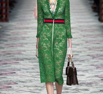 Salma Hayek glamour en dentelle Gucci