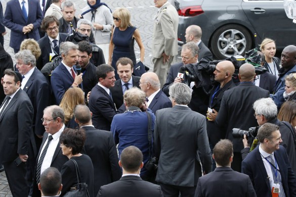 Défilé du 14 juillet : Emmanuel Macron complice avec Anne Gravoin, la femme de Manuel Valls (photos)