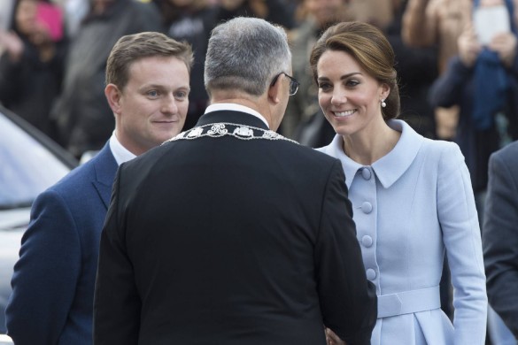 Kate Middleton ne joue pas les princesses ! La femme du prince William voyage en classe éco