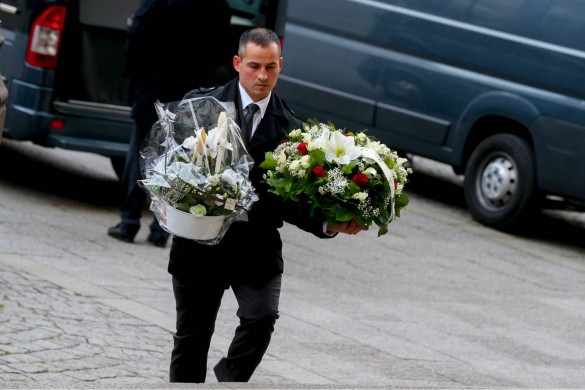 Jean-Pierre Pernaut très ému aux obsèques de sa mère (Photos)