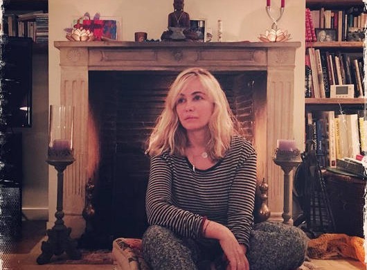 Bar Refaeli en pyjama, Emily Ratajkowski en mère Noël… Le best-of Instagram de la semaine (photos)