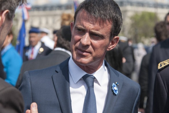 On ne sait jamais ! Manuel Valls, fidèle à François Hollande, se prépare tout de même pour 2017