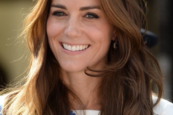 Kate Middleton fait sa rentrée dans une robe très estivale (photos)