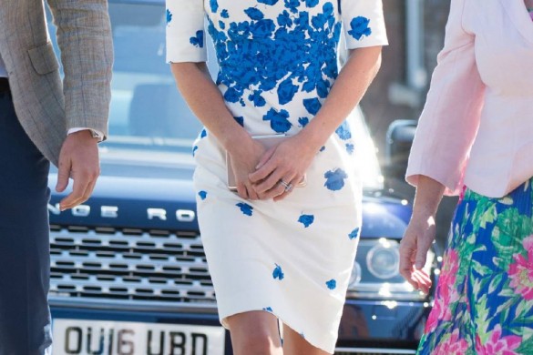 Kate Middleton fait sa rentrée dans une robe très estivale (photos)
