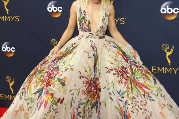 Emmy Awards 2016 : Kerry Washington enceinte, Robin Wright sexy… zoom sur le tapis rouge