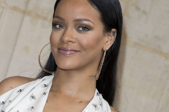 Rihanna change de coiffure et ose les dreadlocks ! (photo)