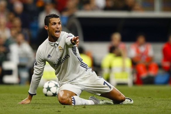 La photo WTF du jour : Cristiano Ronaldo et sa pose de mannequin aguichante (Photo)