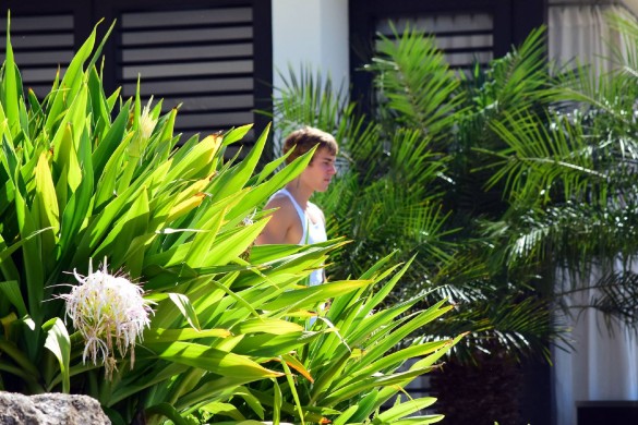Justin Bieber harcelé par ses fans durant ses vacances à la Barbade ! (Photos)