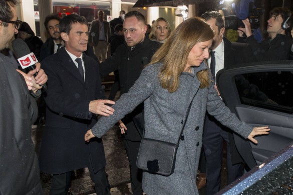 Anne Gravoin, en campagne aux côtés de son mari Manuel Valls (photos)
