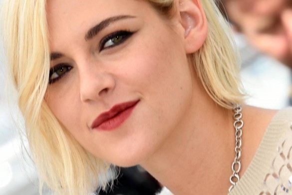 Festival de Cannes 2016 : Kristen Stewart huée mais souriante en Chanel