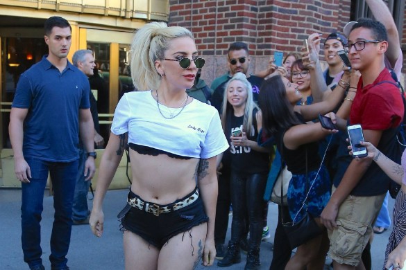 Lady Gaga de retour avec un nouvel album et rend hommage à sa tante décédée
