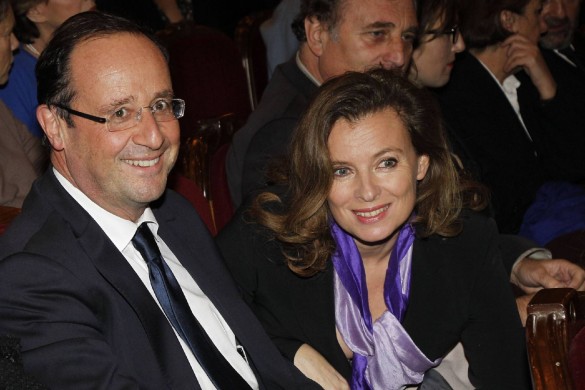 Valérie Trierweiler dévoile les SMS de François Hollande : Twitter s’esclaffe !