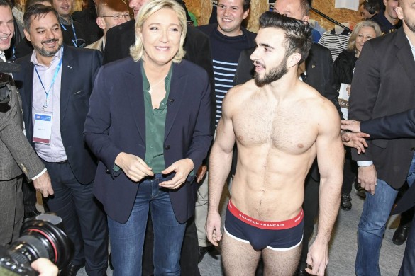 Marine Le Pen prend la pose avec un beau gosse en slip (photos)