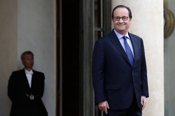François Hollande paye 9895 euros par mois… son coiffeur personnel ! 