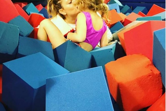 Emily Ratajkowski dénudée, Eva Longoria fait le clown : Le best-of Instagram de la semaine (photos)