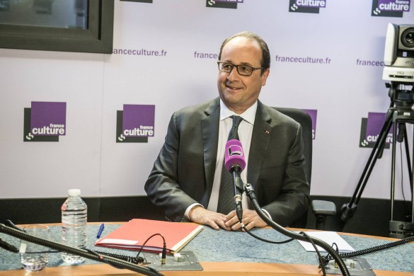 La petite pique de François Hollande à Emmanuel Macron qui « découvre le porte-à-porte »
