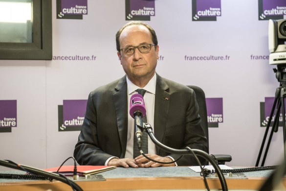 La petite pique de François Hollande à Emmanuel Macron qui « découvre le porte-à-porte »