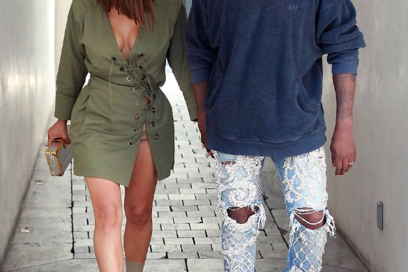 What ?! Kanye West offre des cadeaux aux paparazzis 