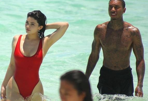 Kim Kardashian agressée : Kylie Jenner garde le silence et publie une photo de ses fesses (Photo)