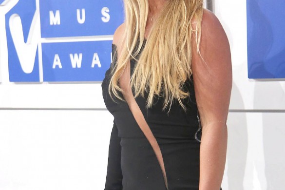 Britney Spears reine des cougars ? La chanteuse veut « rouler une pelle » à Justin Bieber