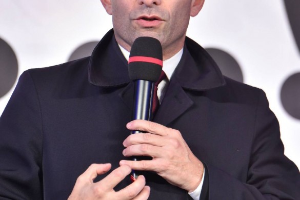 WTF ? Benoît Hamon torse nu sur TF1 (photos)