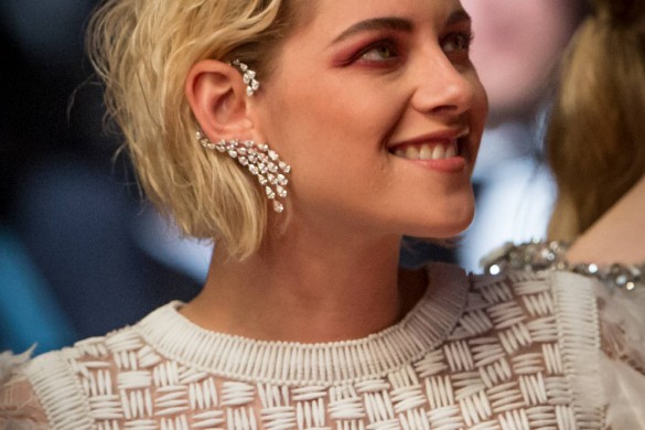 Festival de Cannes 2016 : Kristen Stewart punk sexy en Chanel pour la montée des marches