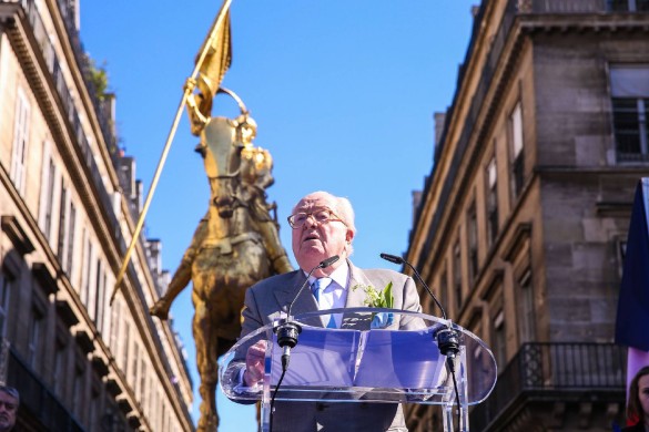 Jean-Marie Le Pen compare les migrants à « des poubelles »