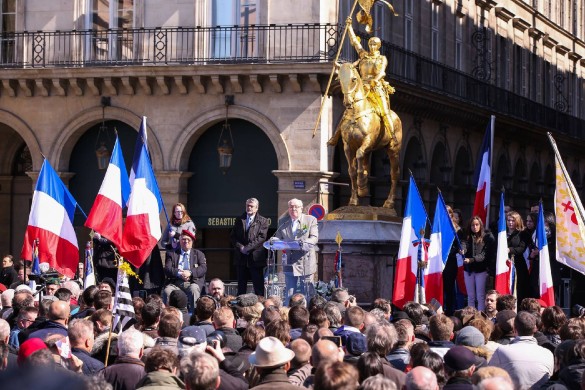 Jean-Marie Le Pen compare les migrants à « des poubelles »