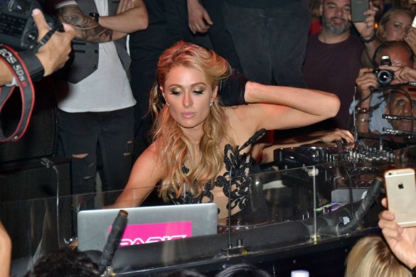 Paris Hilton a été payée 300 000 euros pour donner un concert à Belgrade !