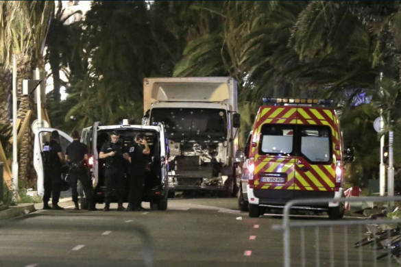 Attentat à Nice : « Le camion est passé à quelques mètres de moi »