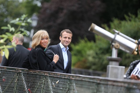 Emmanuel Macron se prend pour Jeanne d’Arc… C’est sa femme qui le dit !