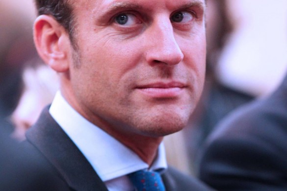Emmanuel Macron se prend pour Jeanne d’Arc… C’est sa femme qui le dit !
