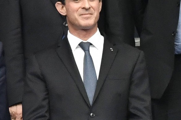 Manuel Valls enfariné : l’ex-premier ministre réagit avec humour