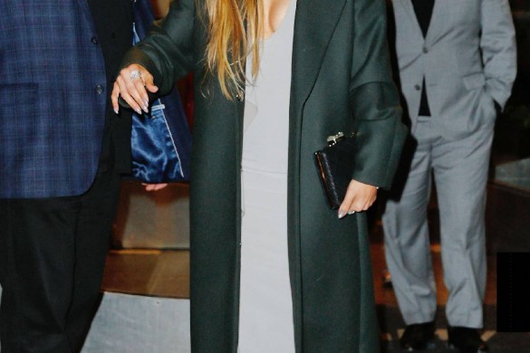 Jennifer Lopez : découvrez ses cheveux extra-longs façon Raiponce ! (photos)