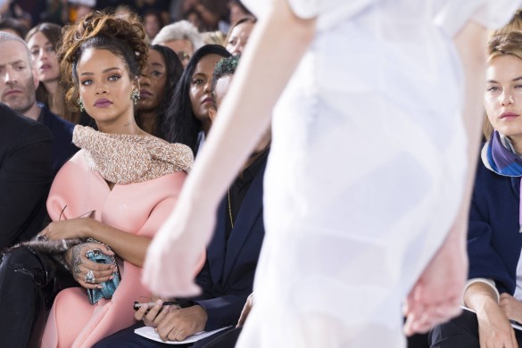 Spécial Fashion Week : Combien les stars touchent-elles pour venir aux défilés ?