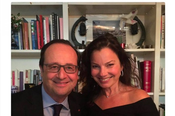 Nabilla vise le Goncourt ; François Hollande se cherche une nounou… La vie des people sur le web commentée par Florian Gazan !
