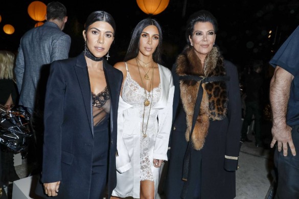 Kim Kardashian seule pendant l’attaque : son garde du corps protégeait sa soeur Kourtney en boîte de nuit !