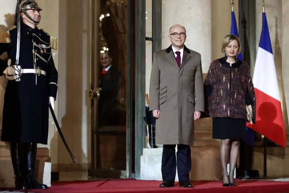Bernard Cazeneuve et sa femme, complices, à l’Elysée (photos)