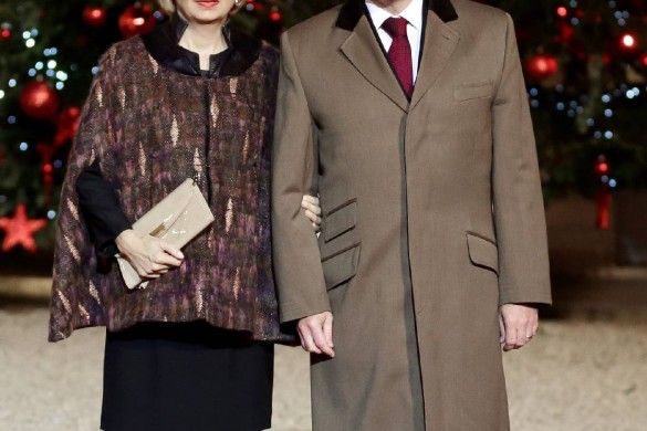 Bernard Cazeneuve et sa femme, complices, à l’Elysée (photos)