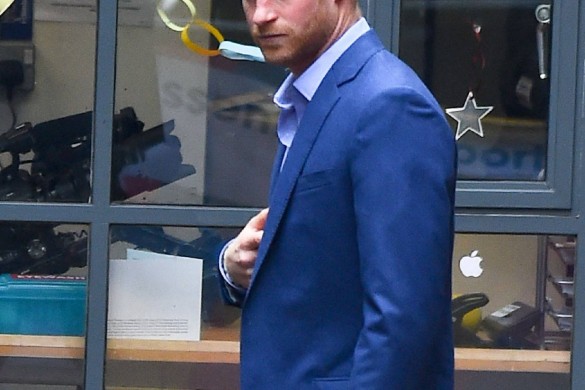 Le prince Harry aperçu sortant d’une bijouterie à Londres !